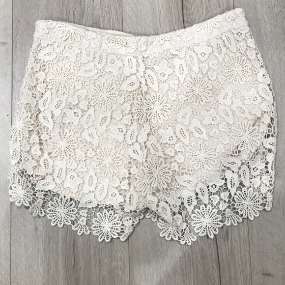 Zara Basic Short/skirt lace - Picture 2 of 4